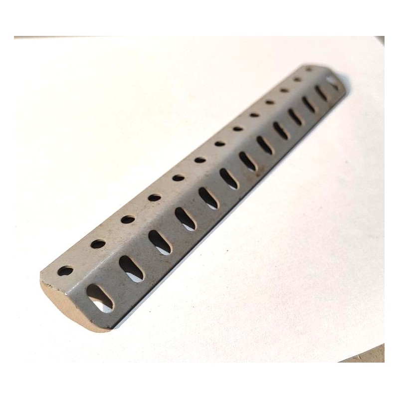 Cornière Meccano à 135° 13 trous grise