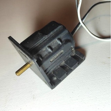 Moteur Meccano 3-6 volts noir axe rond