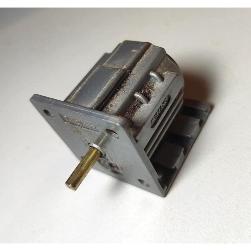 Moteur Meccano 3-6 volts noir axe 3 pans gris