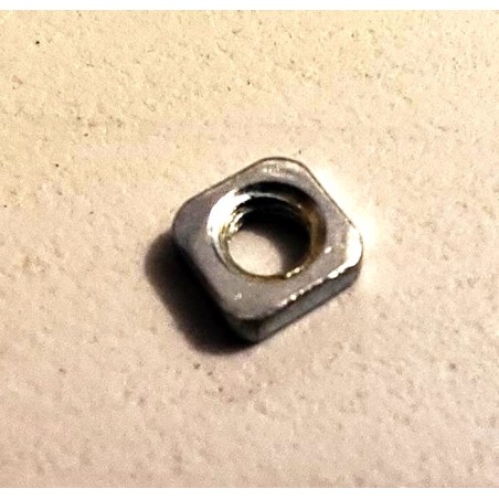 Écrou Meccano métal blanc angles adoucis